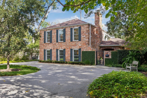 28 E Broad Oaks Drive